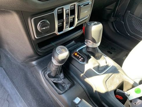 Used 2025 Jeep Wrangler Unlimited Sport AWD/4WD image 22