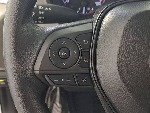 Used 2025 Toyota Corolla LE image 24