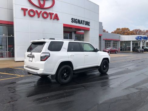 Used 2018 Toyota 4Runner TRD Off-Road Premium image 2