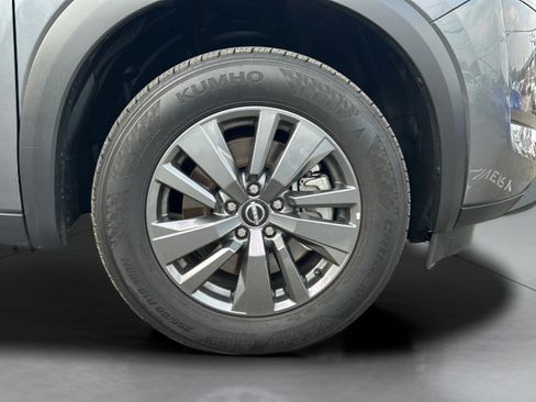 Used 2025 Nissan Pathfinder S FWD image 12