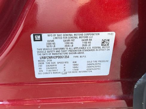 Used 2023 Buick Envision Essence image 29