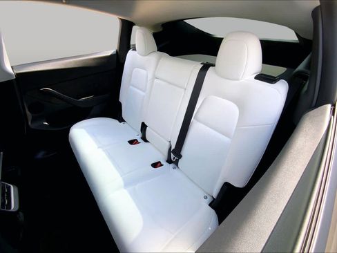 Used 2022 Tesla Model Y Performance AWD/4WD image 19