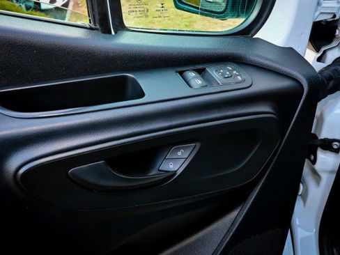 Used 2022 Mercedes-Benz Sprinter 2500 image 14