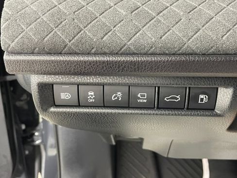Used 2025 Toyota Camry XLE w/ Premium Plus Package AWD/4WD image 16