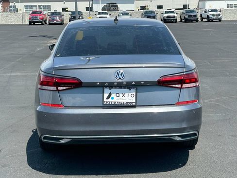 Used 2022 Volkswagen Passat 2.0T FWD image 4