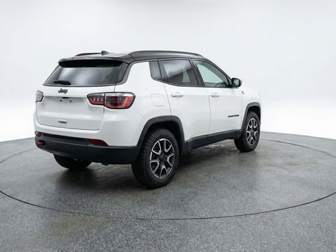 Used 2025 Jeep Compass Trailhawk AWD/4WD image 9
