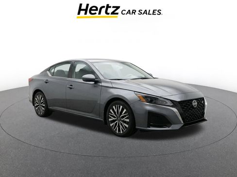 Used 2025 Nissan Altima 2.5 SV image 1