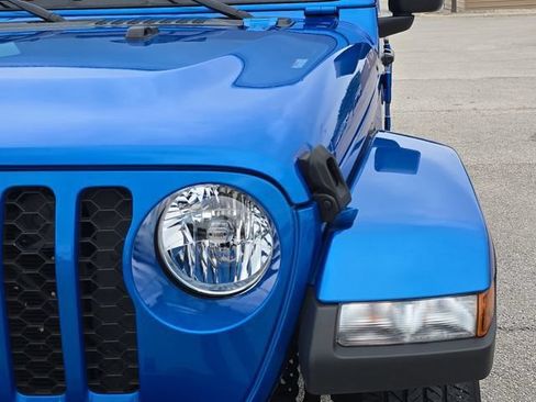 Used 2023 Jeep Gladiator Sport AWD/4WD image 32