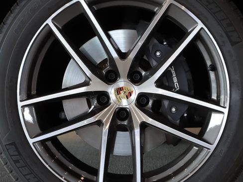 Certified 2026 Porsche Macan AWD/4WD image 13