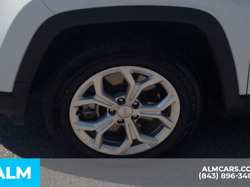 Used 2024 Jeep Compass Latitude AWD/4WD image 12