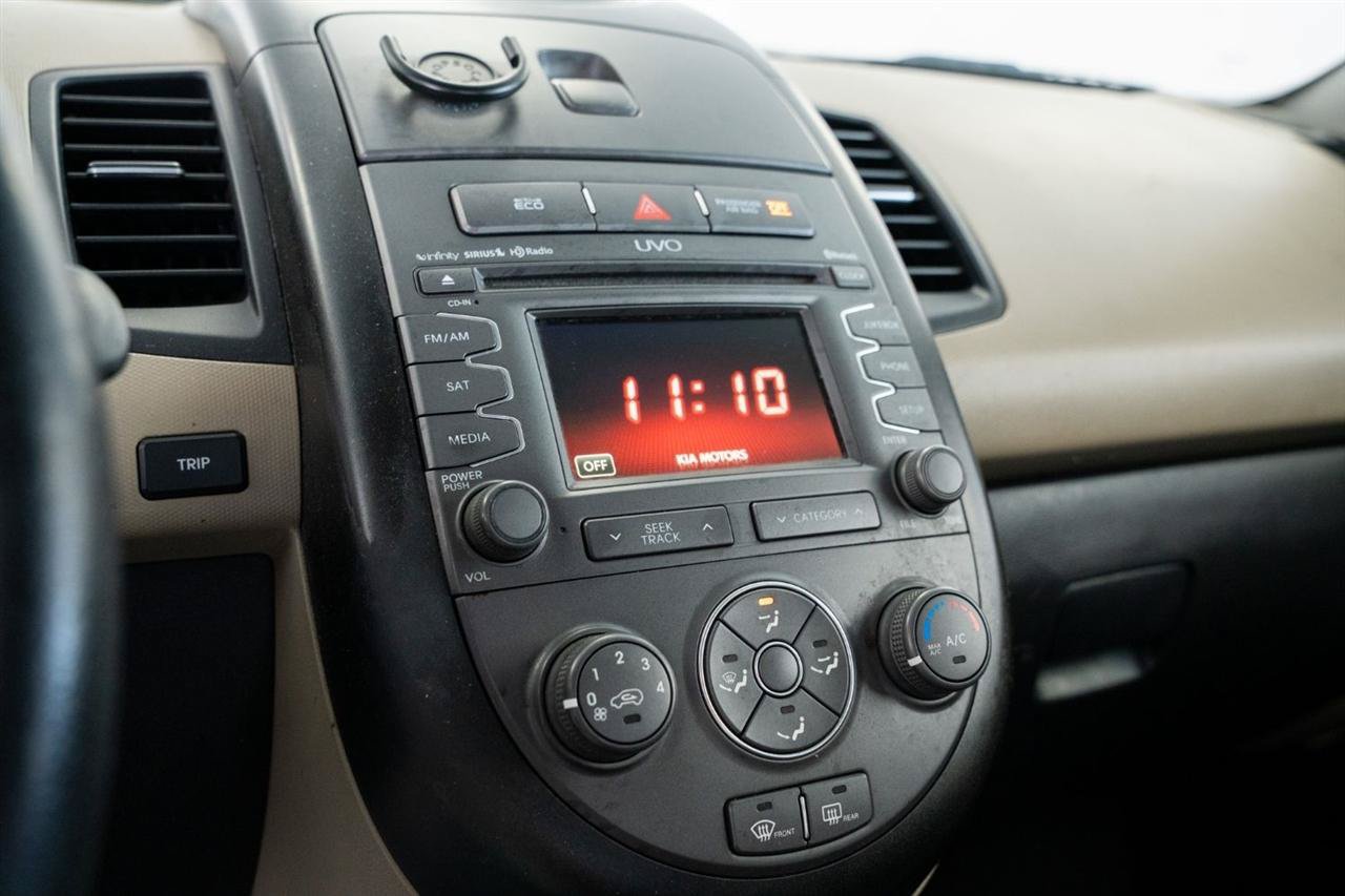 Used 2012 Kia Soul ! FWD image 12