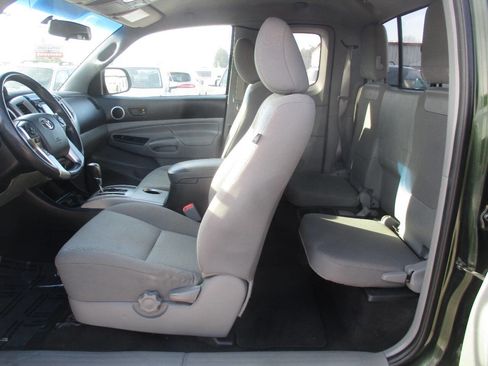 Used 2014 Toyota Tacoma Base 4x4 4dr Access Cab 6.1 ft image 16