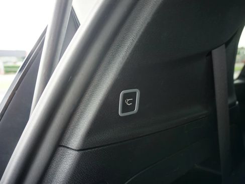 Used 2019 Chrysler Pacifica Touring-L Plus FWD image 21
