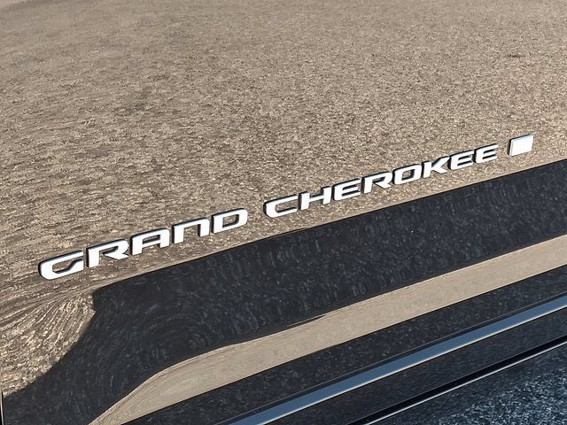 Used 2024 Jeep Grand Cherokee Overland w/ Luxury Tech Group IV AWD/4WD image 31