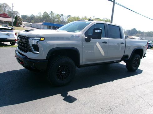 New 2026 Chevrolet Silverado 2500 ZR2 image 9