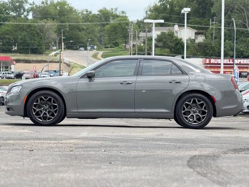 Used 2018 Chrysler 300 S image 7