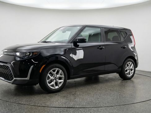 Used 2025 Kia Soul LX w/ LX Technology Package image 3