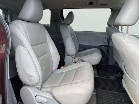 Used 2016 Toyota Sienna XLE AWD/4WD image 17