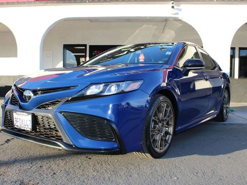 Used 2023 Toyota Camry SE image 4