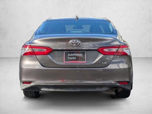 Used 2020 Toyota Camry LE image 7