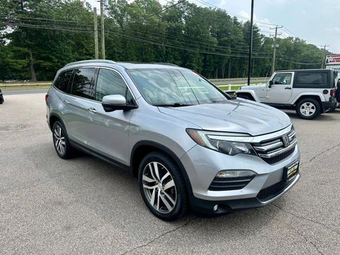Used 2017 Honda Pilot Touring image 3