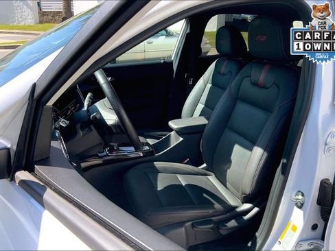 Used 2024 Chevrolet Trax RS w/ Sunroof Package FWD image 22