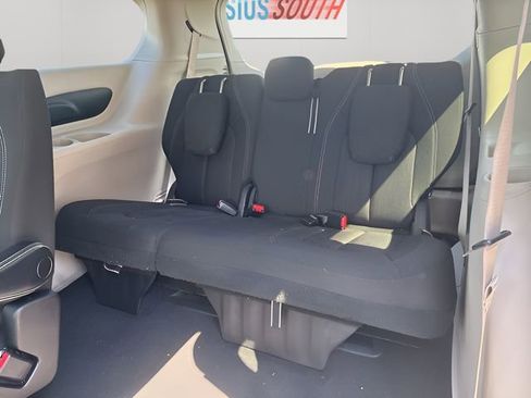 Used 2022 Chrysler Voyager LX FWD image 30