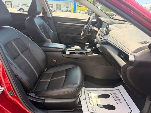 Used 2024 Nissan Altima 2.5 SR FWD image 38