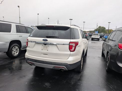 Used 2016 Ford Explorer XLT w/ Equipment Group 202A image 5