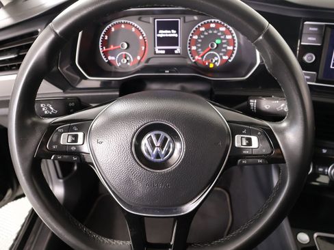 Used 2020 Volkswagen Jetta SE image 3