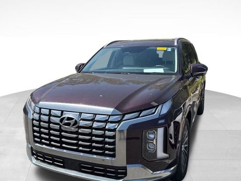 Used 2023 Hyundai Palisade Calligraphy image 2