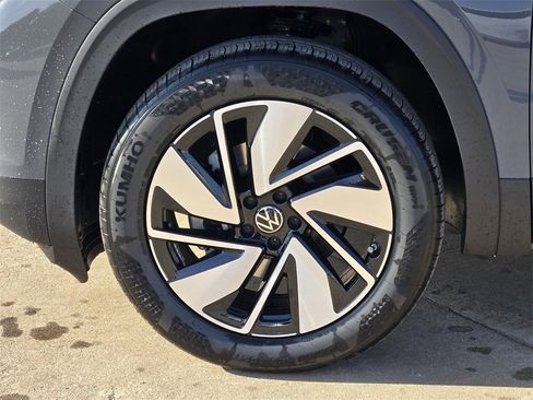 New 2026 Volkswagen Atlas SEL image 10