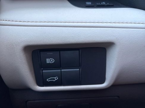 Used 2022 Toyota Highlander XLE FWD image 18