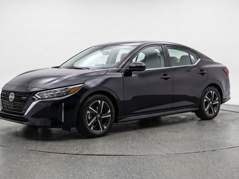 Used 2025 Nissan Sentra SV image 3
