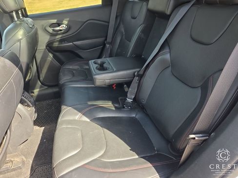 Used 2019 Jeep Cherokee Trailhawk image 25