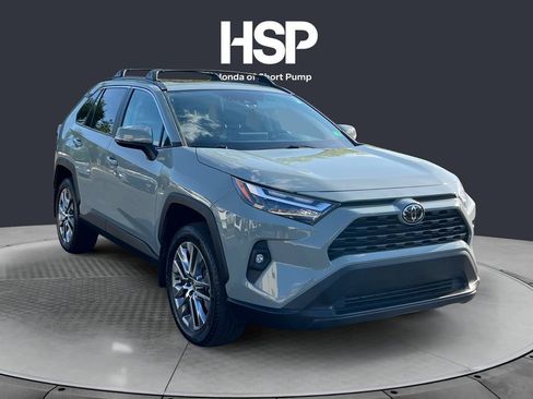 Used 2022 Toyota RAV4 XLE Premium image 7