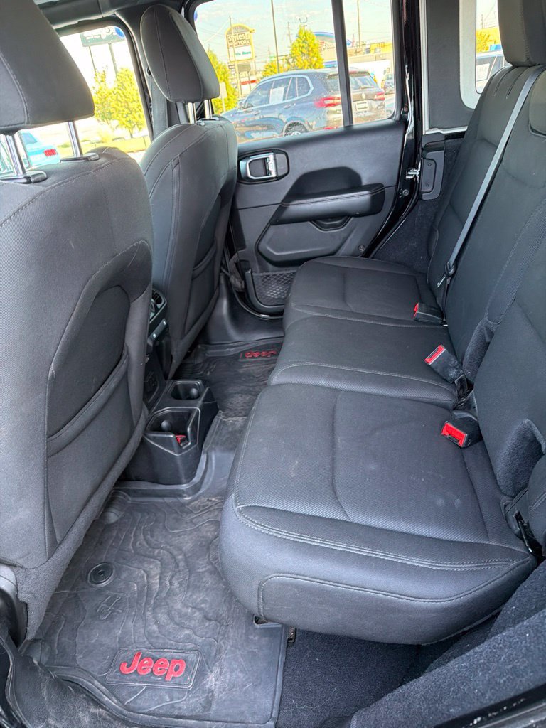 Used 2019 Jeep Wrangler Unlimited Sahara AWD/4WD image 9