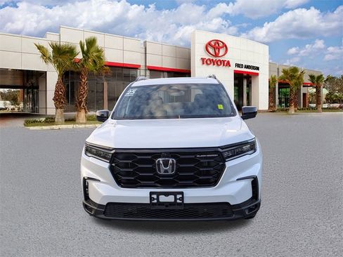 Used 2025 Honda Pilot Black Edition image 9