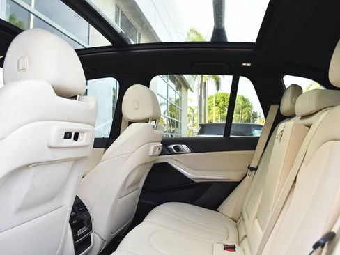 Used 2019 BMW X5 xDrive40i w/ Premium Package 2 AWD/4WD image 22