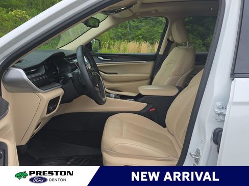 Used 2022 Jeep Grand Cherokee L Limited AWD/4WD image 8