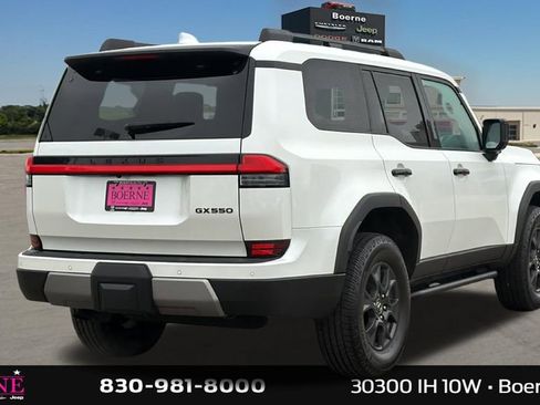 Used 2024 Lexus GX 550 AWD/4WD image 3