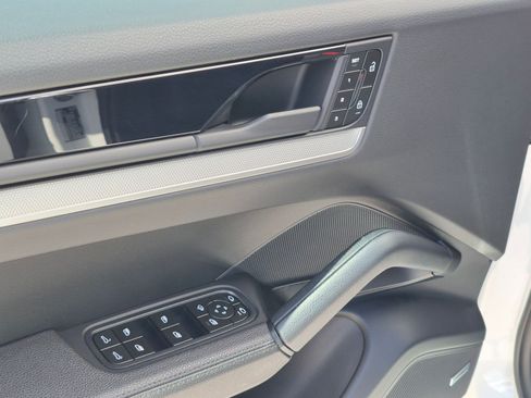 Certified 2025 Porsche Cayenne AWD/4WD image 15