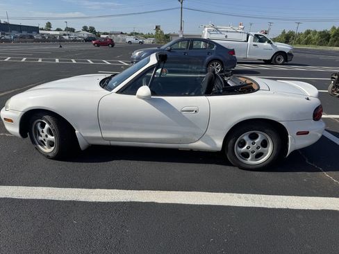 Used 2000 MAZDA MX-5 Miata RWD image 3