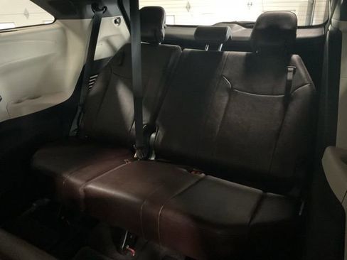 Used 2021 Toyota Sienna Platinum image 20
