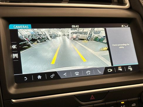 Used 2020 Jaguar E-PACE SE image 22