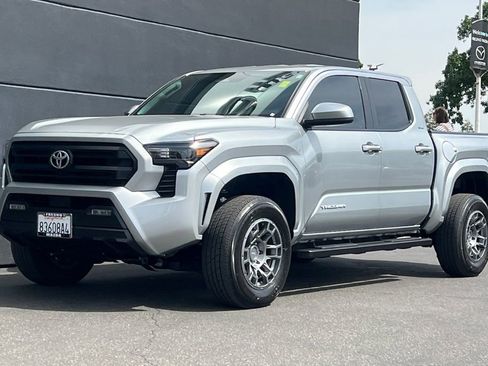 Used 2024 Toyota Tacoma SR5 AWD/4WD image 10