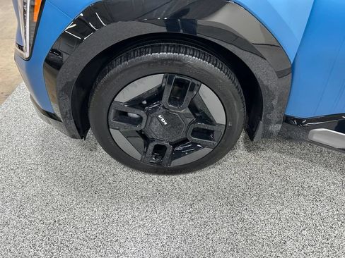 Certified 2024 Kia EV9 GT-Line AWD/4WD image 40