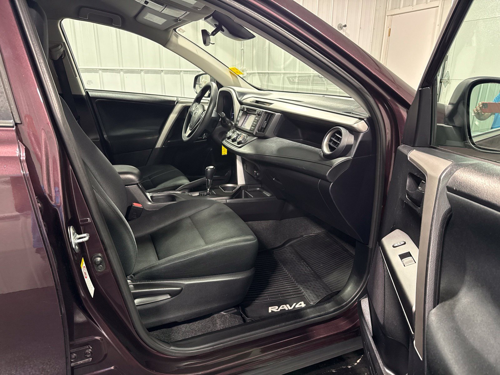 Used 2017 Toyota RAV4 LE AWD/4WD image 13