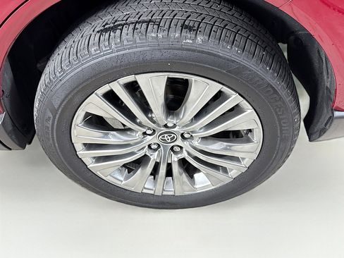 Used 2024 Toyota Venza Limited image 38