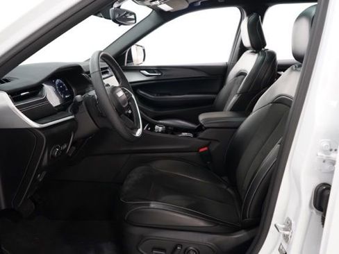 Used 2023 Jeep Grand Cherokee L Laredo image 16